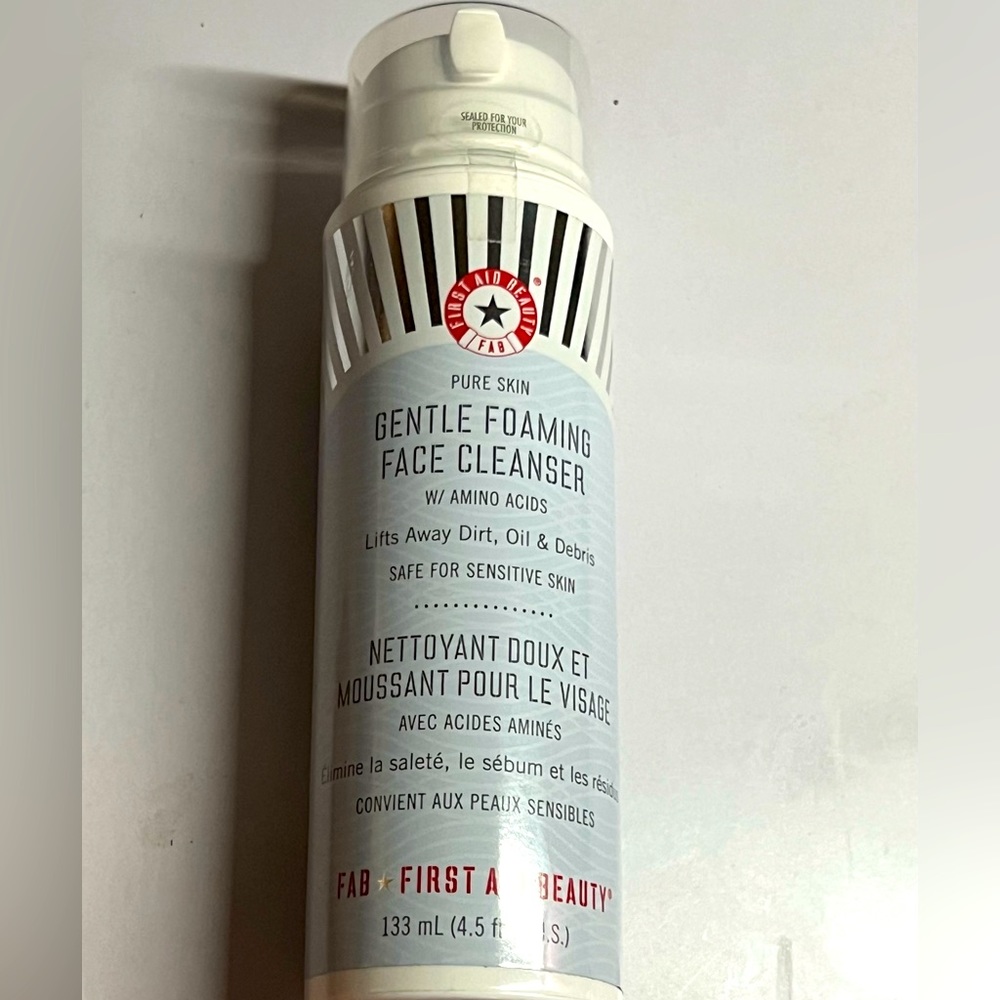 First aid beauty face cleanser